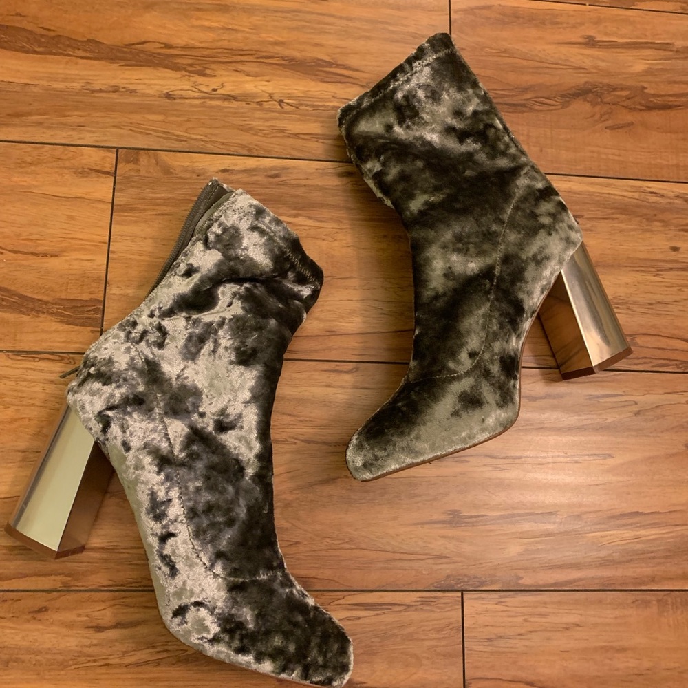 Missguided Grey Crushed Velvet Heeled Boots